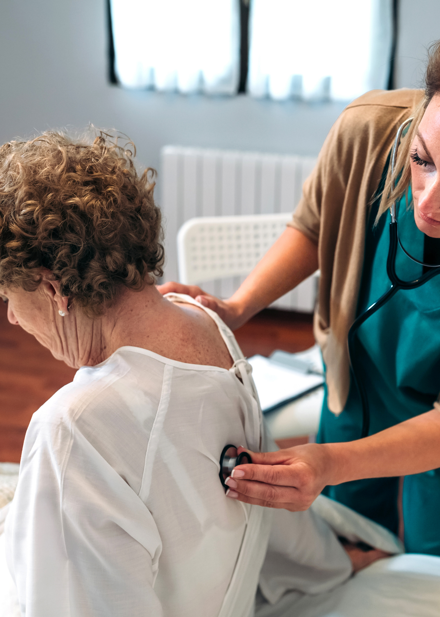 Consulta cardiológica feminina