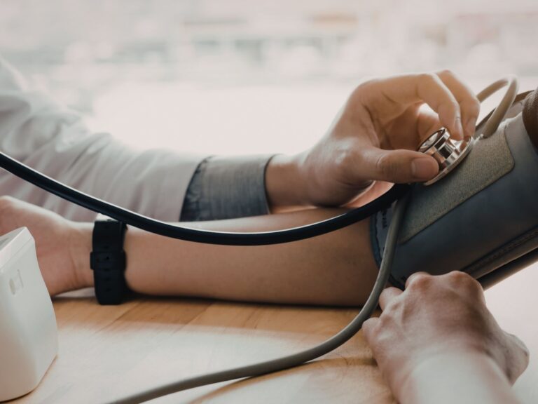 Hipertensão Arterial Não Tratada: Riscos Progressivos e Impactos na Saúde a Longo Prazo